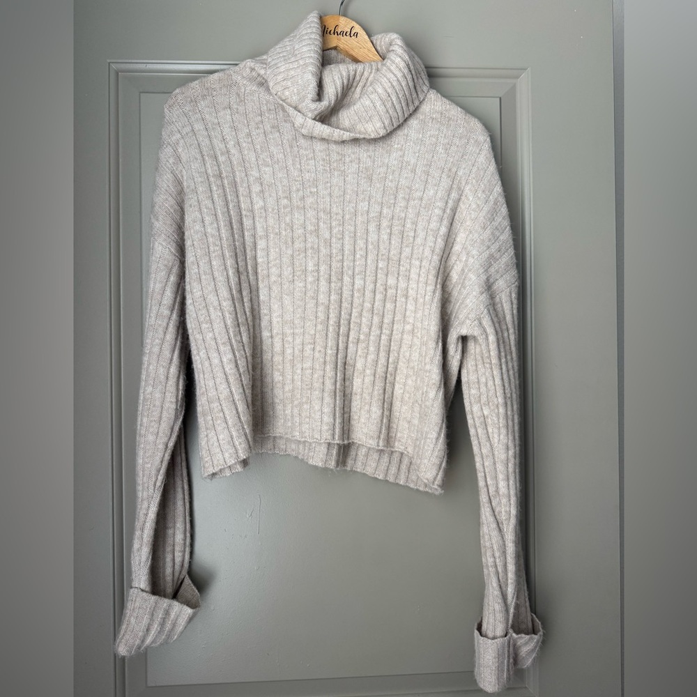 Heathered Cowl Turtleneck Sweater in Cream/Tan | Size M